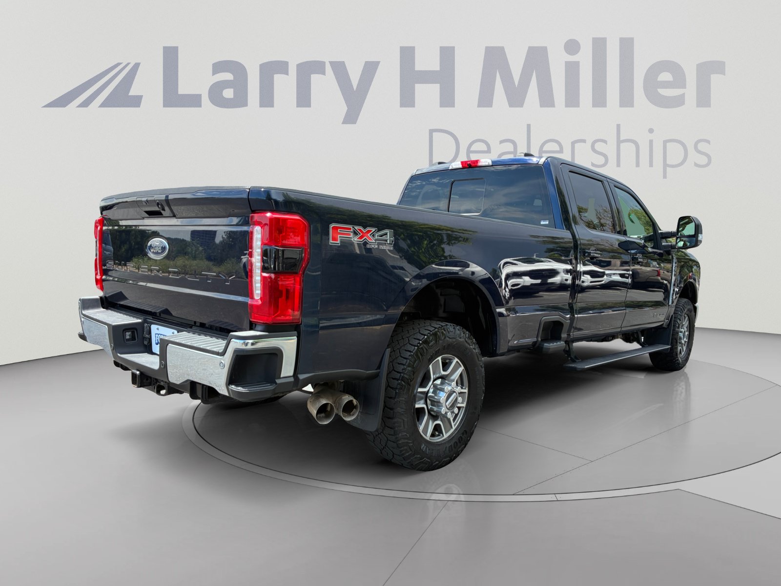 Certified 2024 Ford F250 Lariat w/ Lariat Ultimate Package AWD/4WD image 4