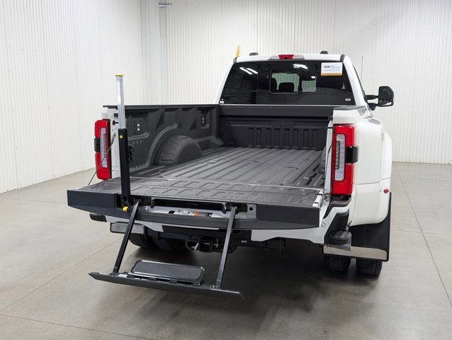 Certified 2025 Ford F450 Platinum w/ Platinum Plus Package AWD/4WD image 24