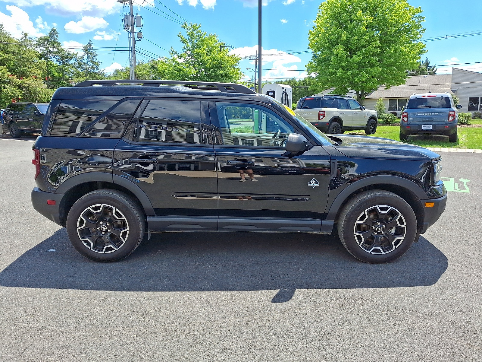 Certified 2025 Ford Bronco Sport Outer Banks w/ Outer Banks Tech Package+ AWD/4WD image 4