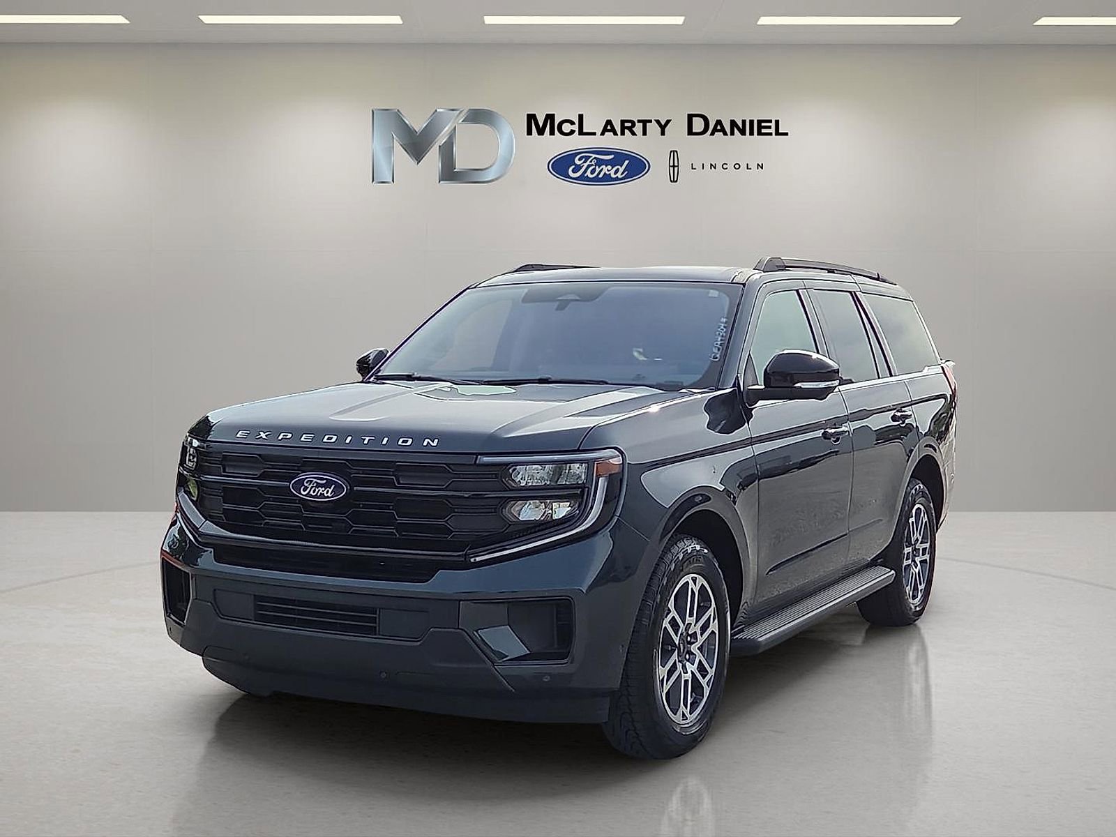 Certified 2025 Ford Expedition Active AWD/4WD image 2