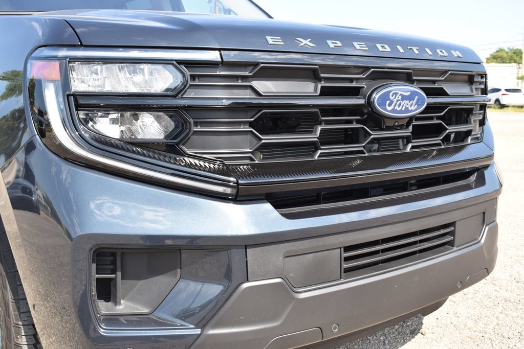Certified 2025 Ford Expedition Active AWD/4WD image 5