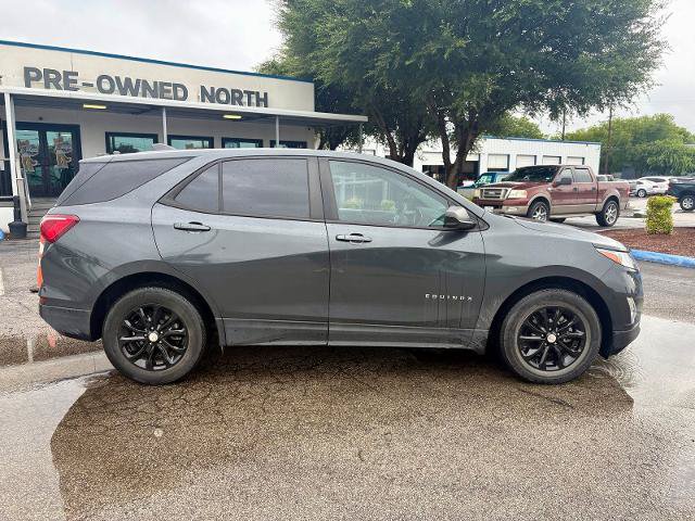 Used 2021 Chevrolet Equinox LS w/ LS Convenience Package FWD image 2
