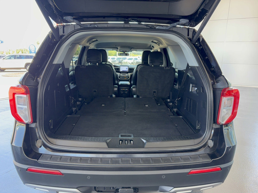 Certified 2022 Ford Explorer XLT w/ Equipment Group 202A RWD image 8