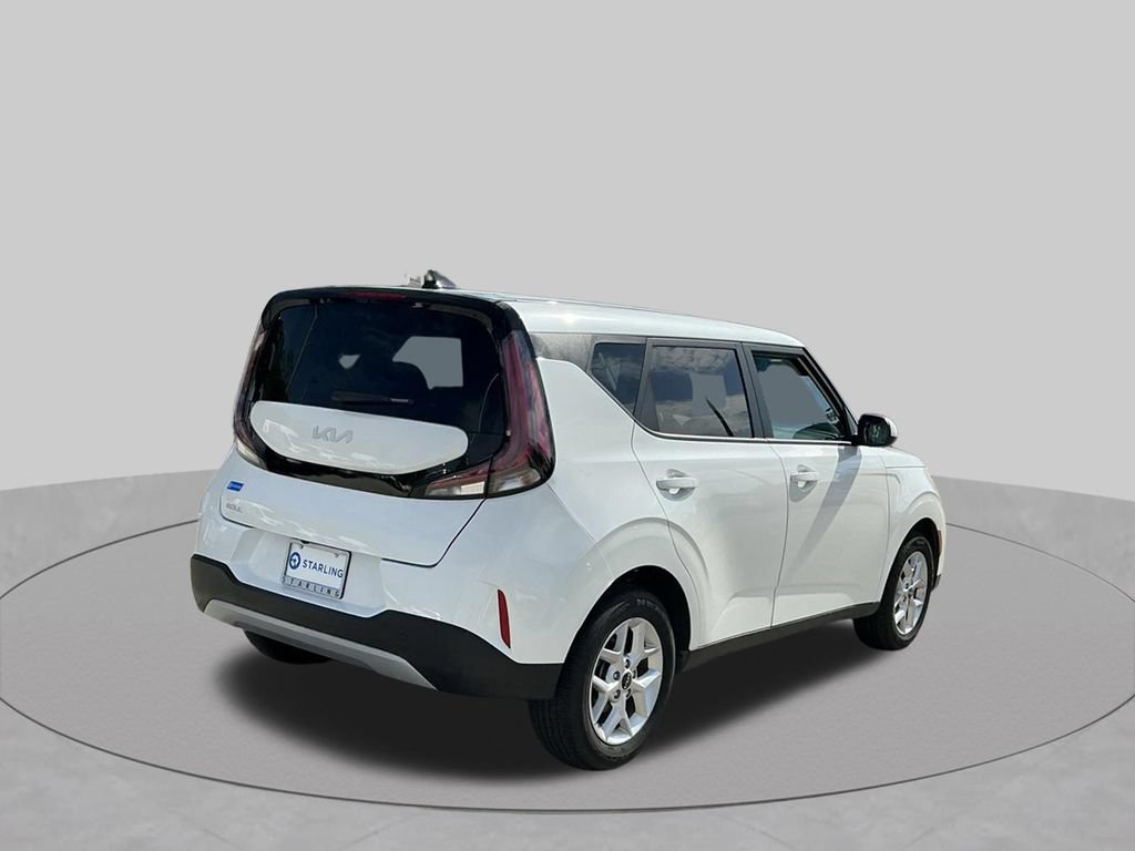 Used 2025 Kia Soul LX w/ LX Technology Package FWD image 10