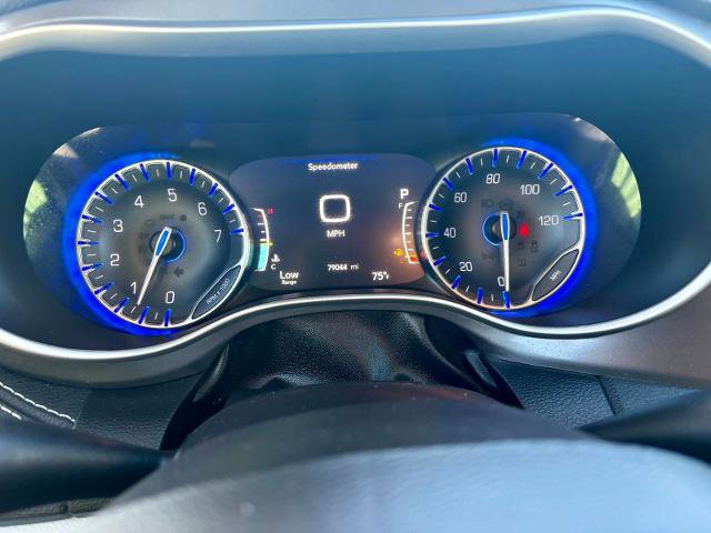 Used 2023 Chrysler Pacifica Touring-L FWD image 21