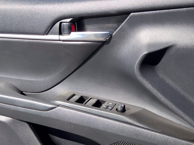 Used 2021 Toyota Camry SE FWD image 31