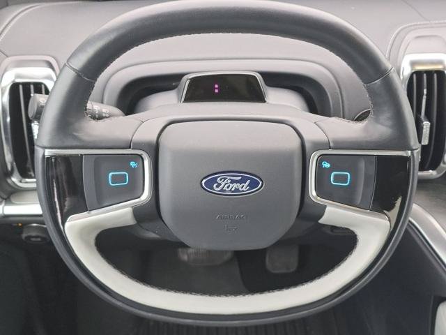 Certified 2025 Ford Expedition Platinum w/ Driver's Package AWD/4WD image 17