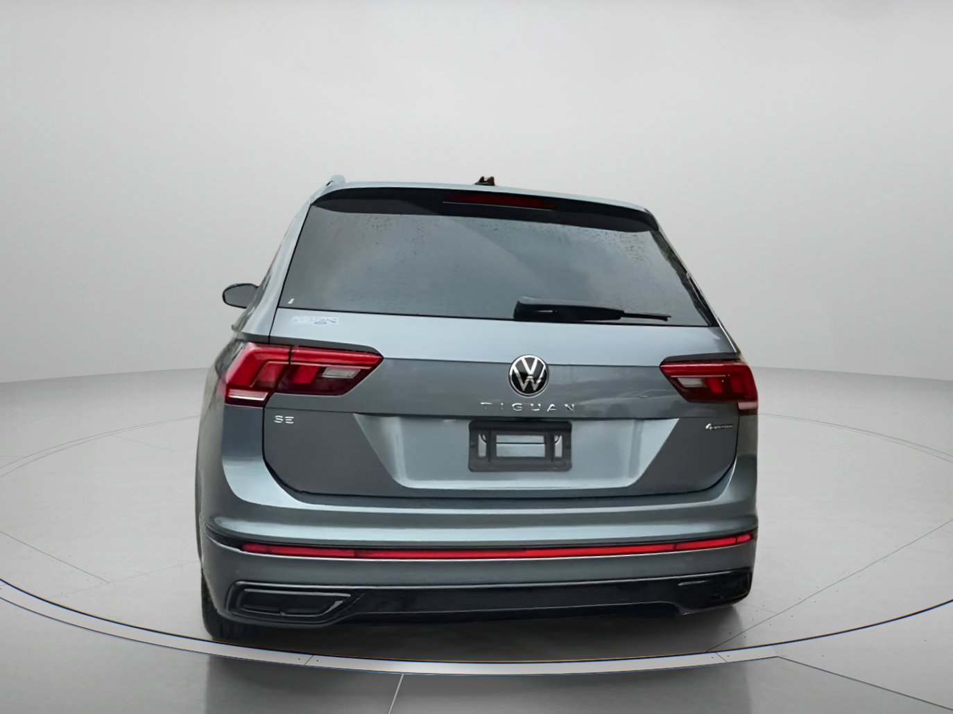 Used 2022 Volkswagen Tiguan SE R-Line image 16