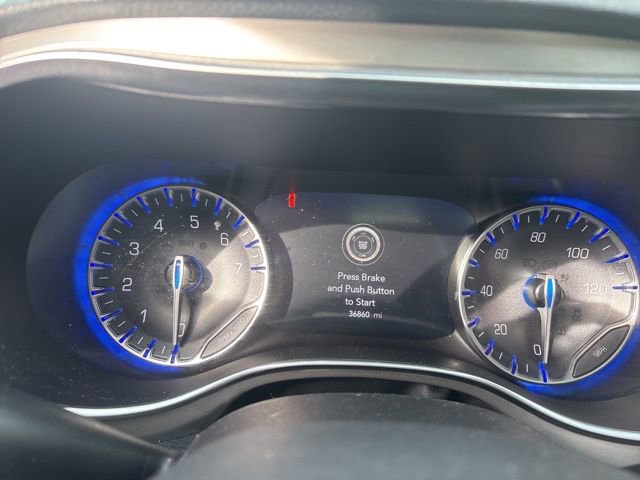 Used 2023 Chrysler Pacifica Limited w/ Uconnect Theater Family Group image 20