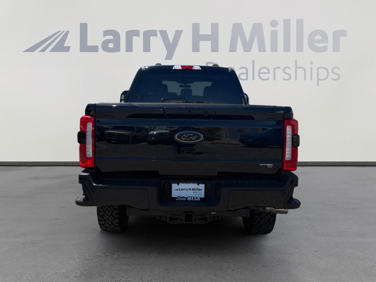 Certified 2024 Ford F250 XLT w/ Black Appearance Package AWD/4WD image 4