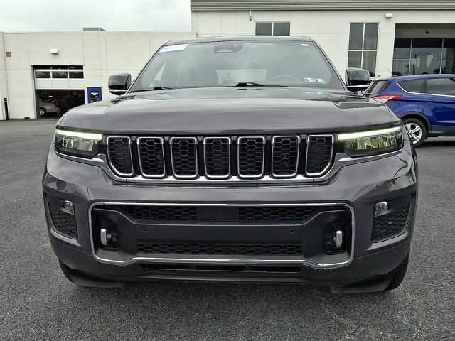 Used 2022 Jeep Grand Cherokee Overland w/ Luxury Tech Group IV AWD/4WD image 2