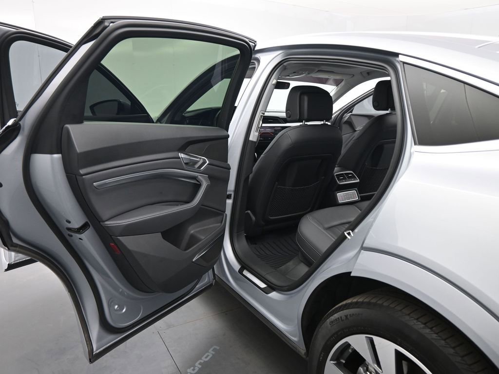 Used 2022 Audi e-tron Premium Plus image 19
