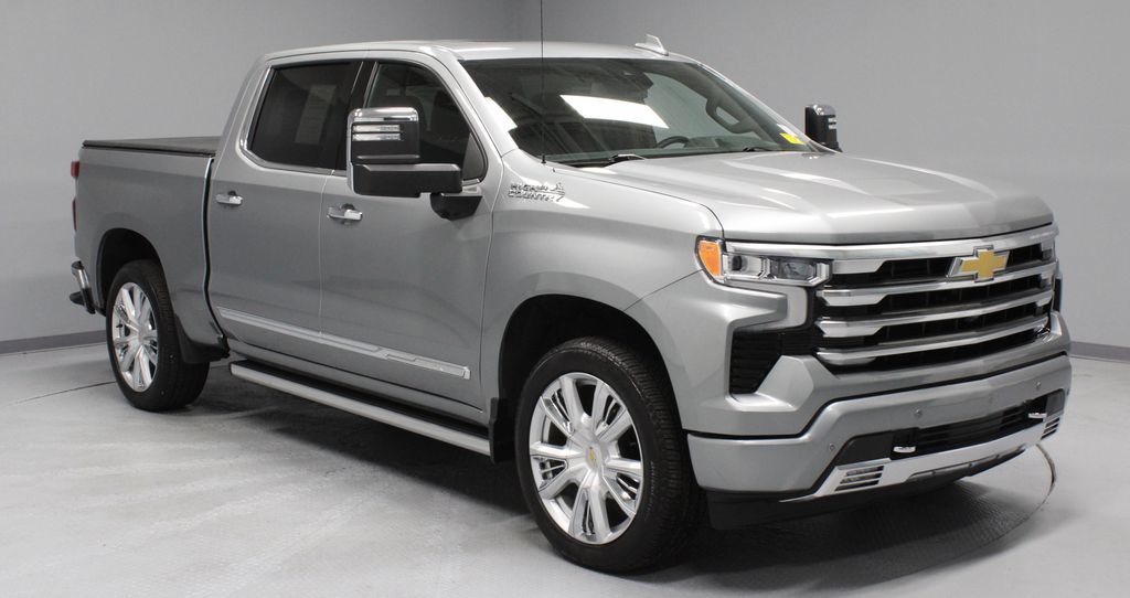 Used 2025 Chevrolet Silverado 1500 High Country w/ High Country Premium Package AWD/4WD image 1