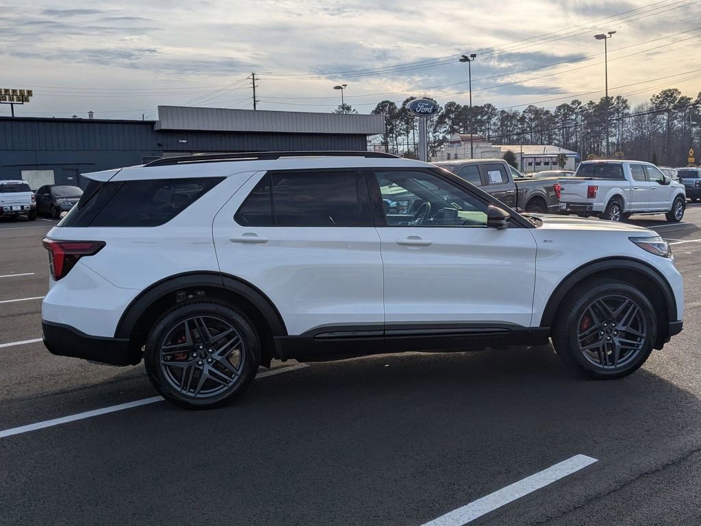 Certified 2025 Ford Explorer ST-Line w/ Premium Package image 7
