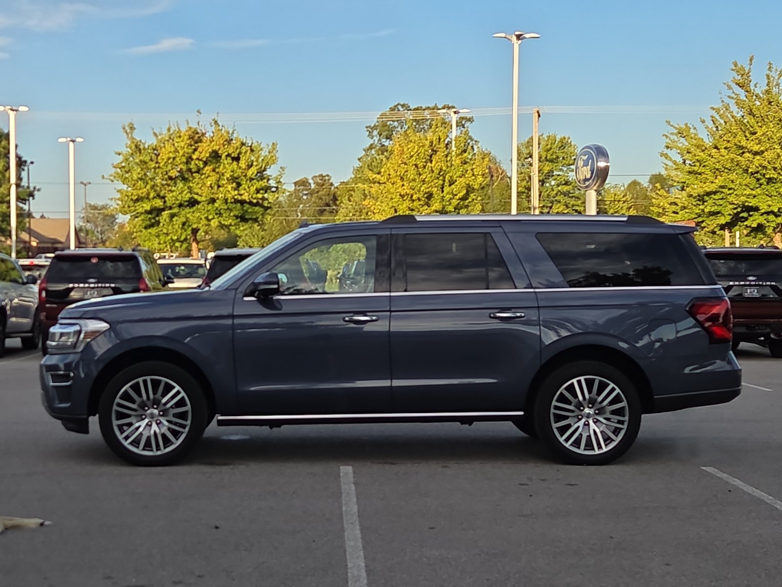 Certified 2022 Ford Expedition Max Limited AWD/4WD image 3