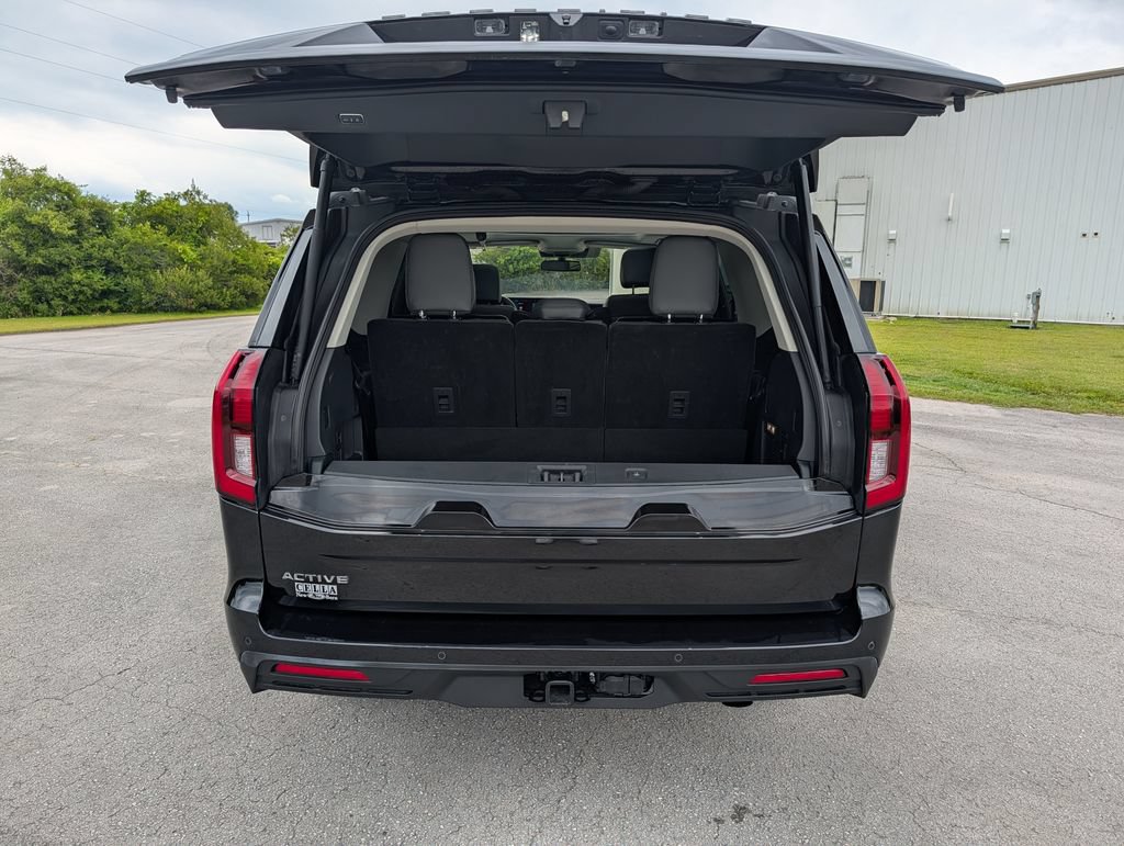 Certified 2025 Ford Expedition Active AWD/4WD image 31