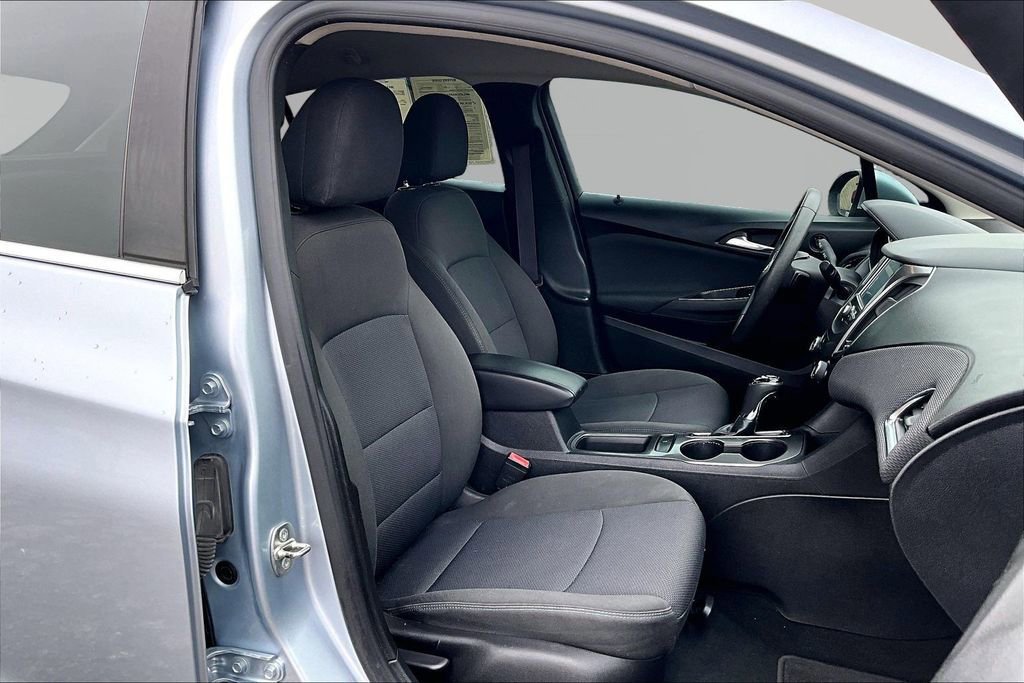 Used 2017 Chevrolet Cruze LT w/ Convenience Package image 9