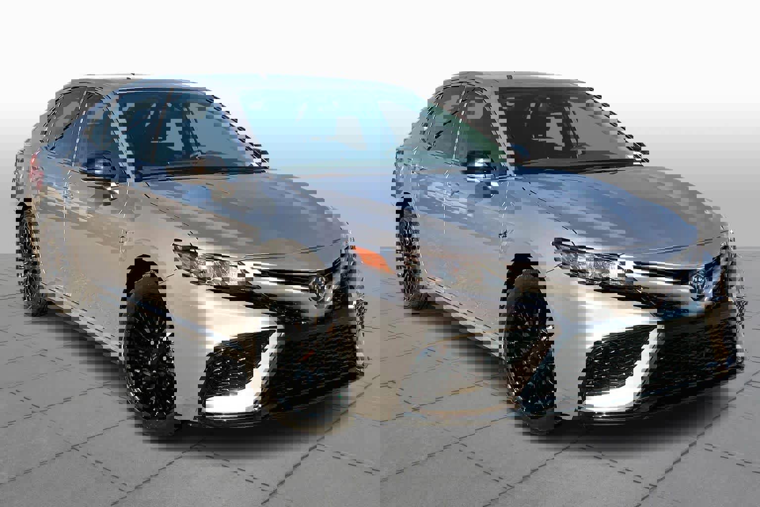 Used 2024 Toyota Camry SE image 2