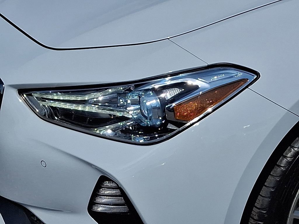 Used 2021 Genesis G70 2.0T w/ Elite Package image 9