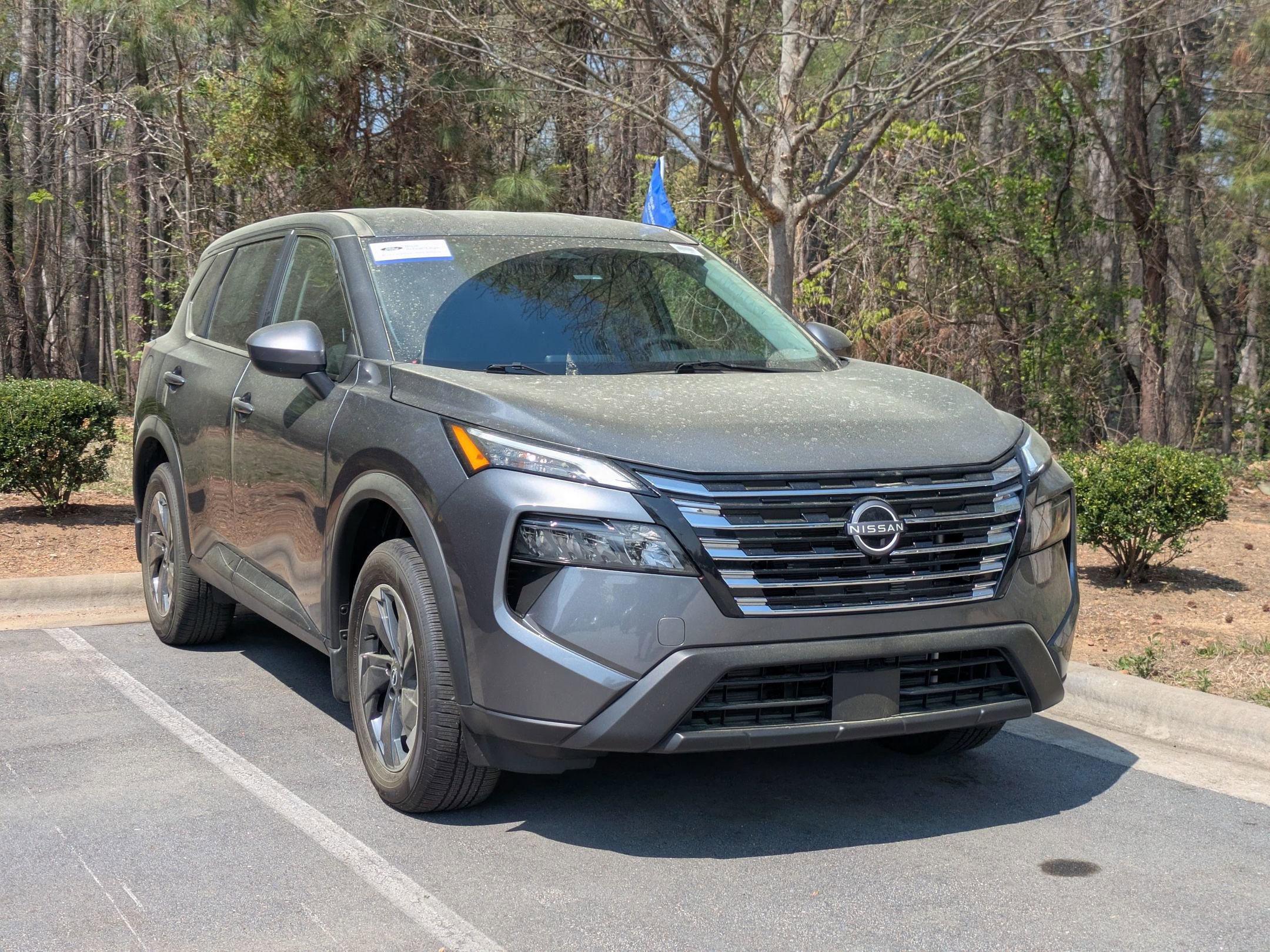 Used 2026 Nissan Rogue SV FWD image 2