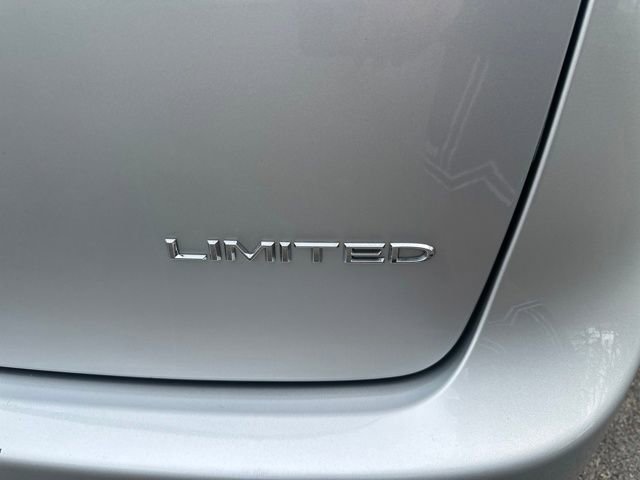 Used 2023 Chrysler Pacifica Limited FWD image 25