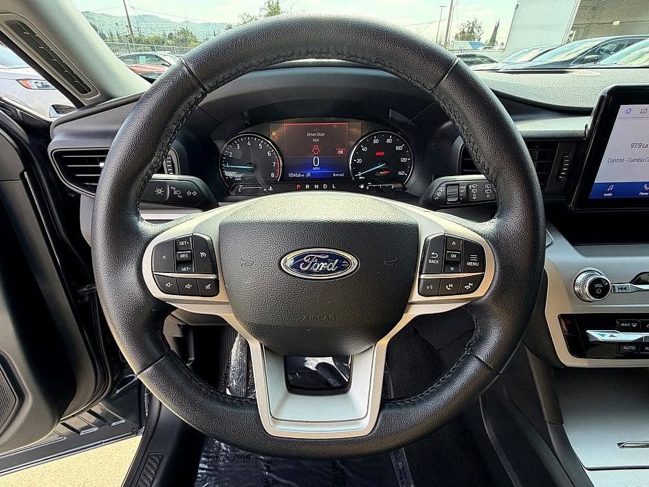 Certified 2023 Ford Explorer XLT RWD image 22