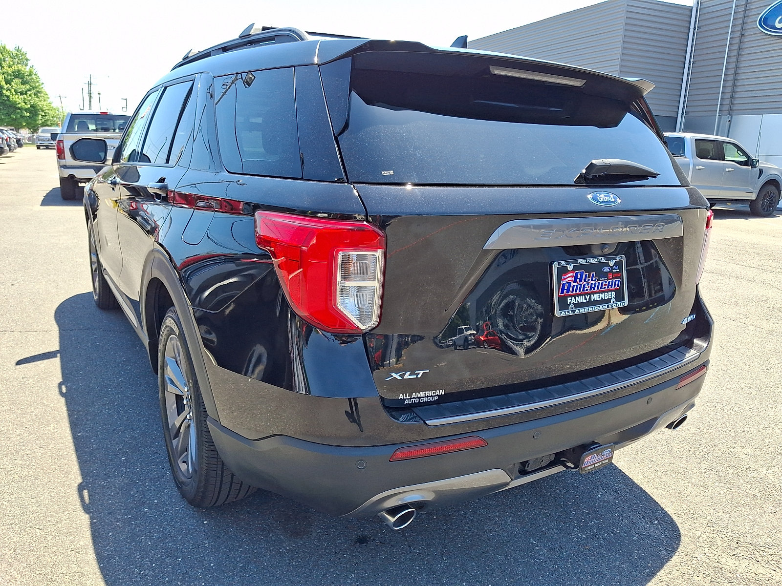 Certified 2023 Ford Explorer XLT w/ Equipment Group 202A AWD/4WD image 8