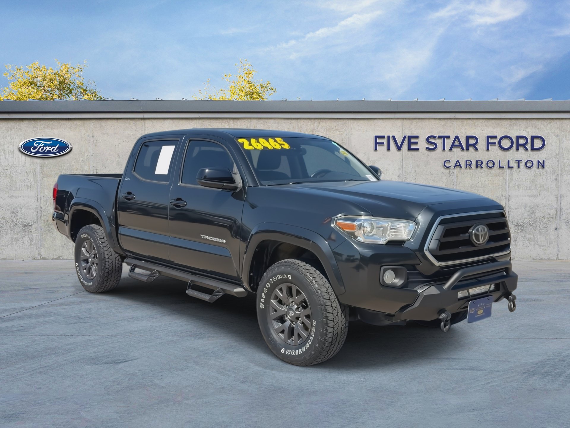 Used 2020 Toyota Tacoma SR5 RWD image 2