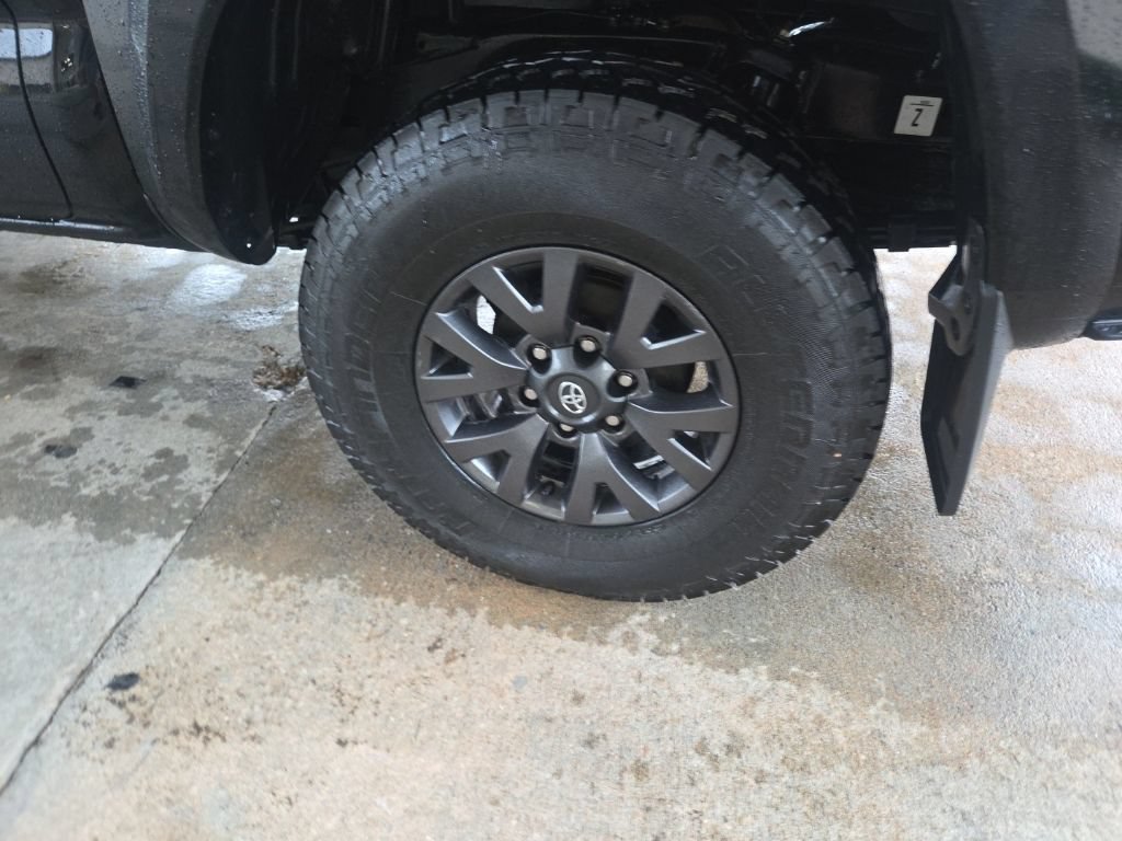 Used 2023 Toyota Tacoma SR5 w/ SR5 Appearance Package RWD image 16