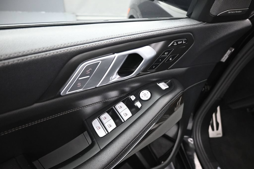 Used 2020 BMW X7 xDrive40i w/ M Sport Package AWD/4WD image 17