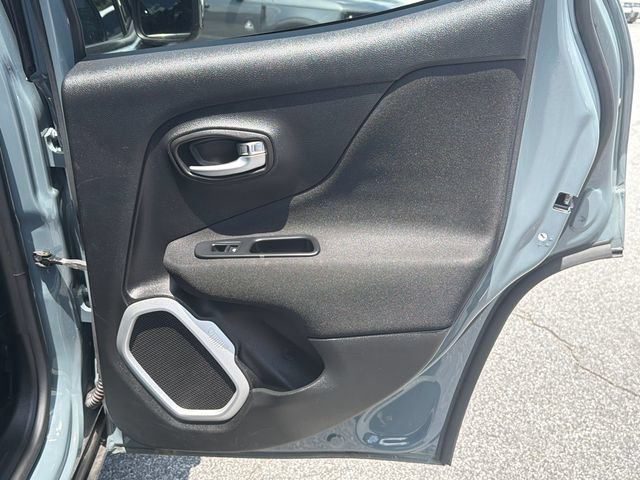 Used 2018 Jeep Renegade Latitude FWD image 18