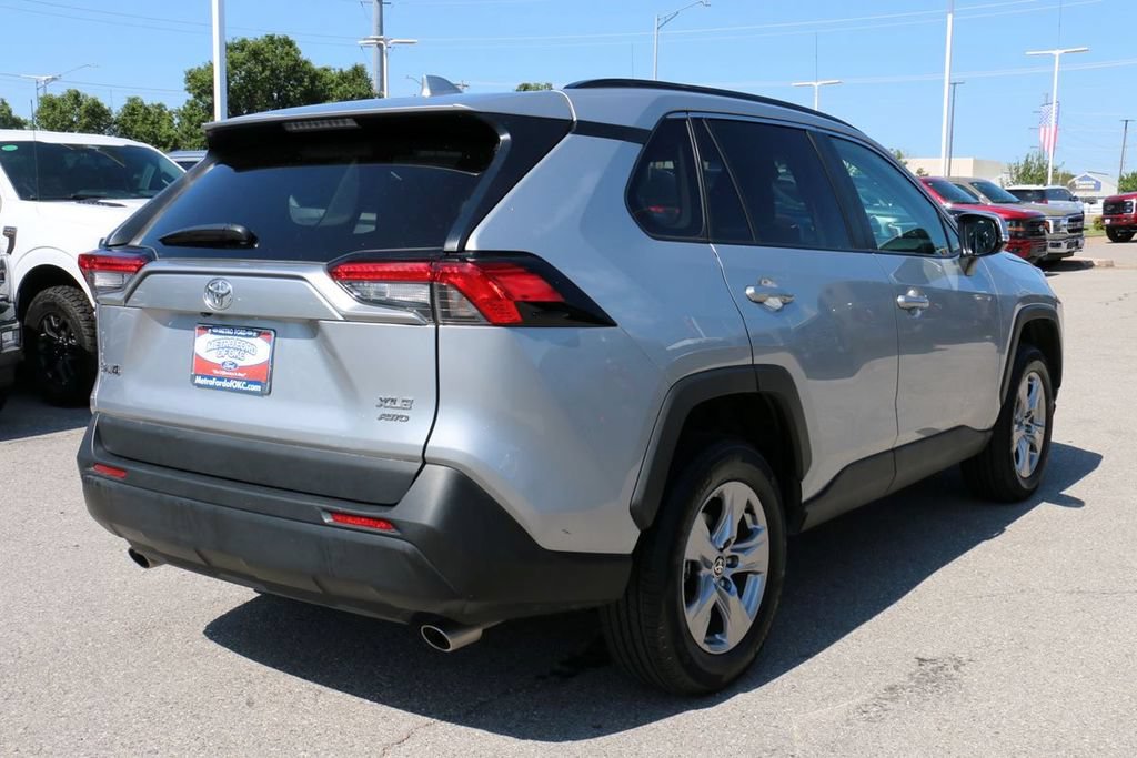 Used 2025 Toyota RAV4 XLE AWD/4WD image 5
