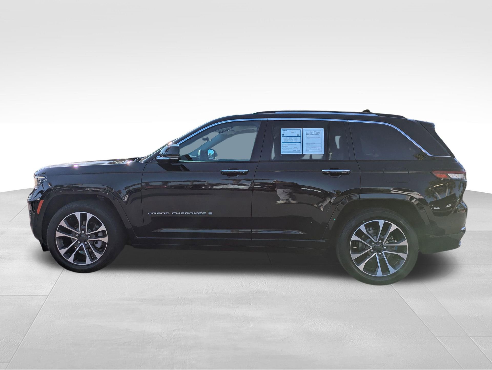 Used 2022 Jeep Grand Cherokee Overland w/ Luxury Tech Group IV image 9