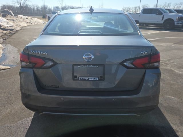 Used 2021 Nissan Versa SV image 3