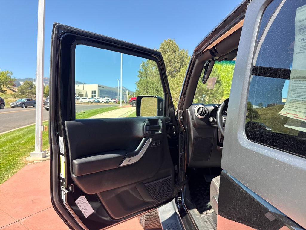 Used 2017 Jeep Wrangler Sahara w/ Dual Top Group AWD/4WD image 12