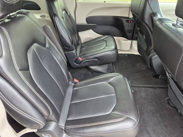 Used 2023 Chrysler Pacifica Touring-L FWD image 28
