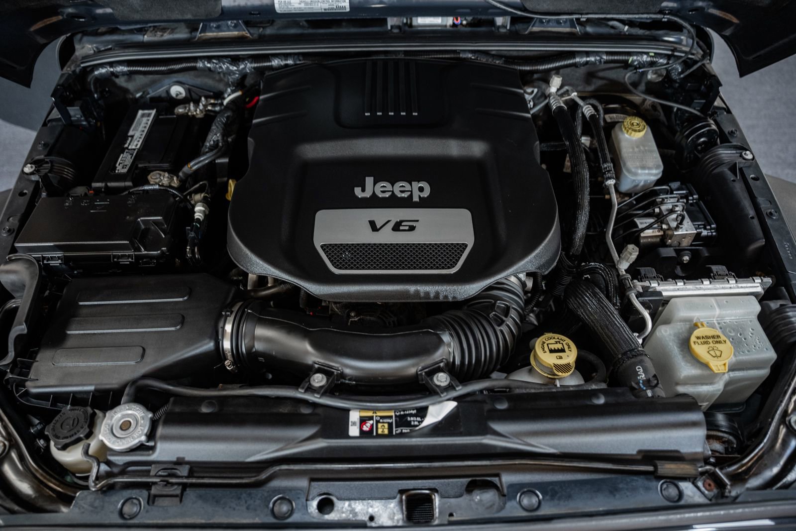 Used 2017 Jeep Wrangler Unlimited Rubicon w/ Connectivity Group image 26