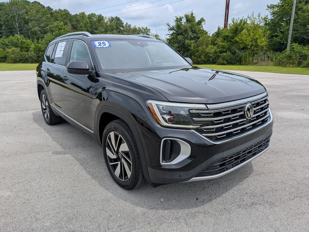 Used 2025 Volkswagen Atlas SEL AWD/4WD image 1
