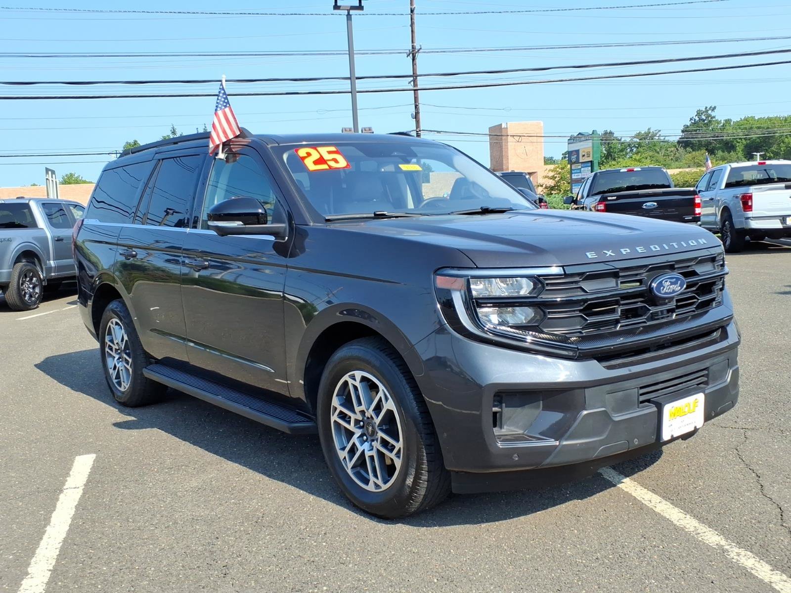 Certified 2025 Ford Expedition Active AWD/4WD image 1