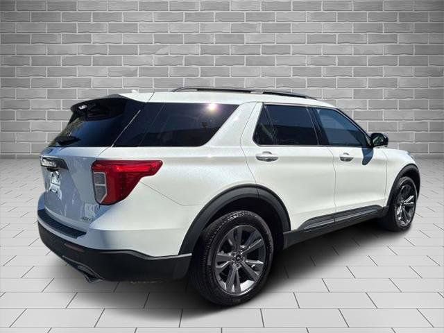 Certified 2023 Ford Explorer XLT w/ Equipment Group 202A AWD/4WD image 3