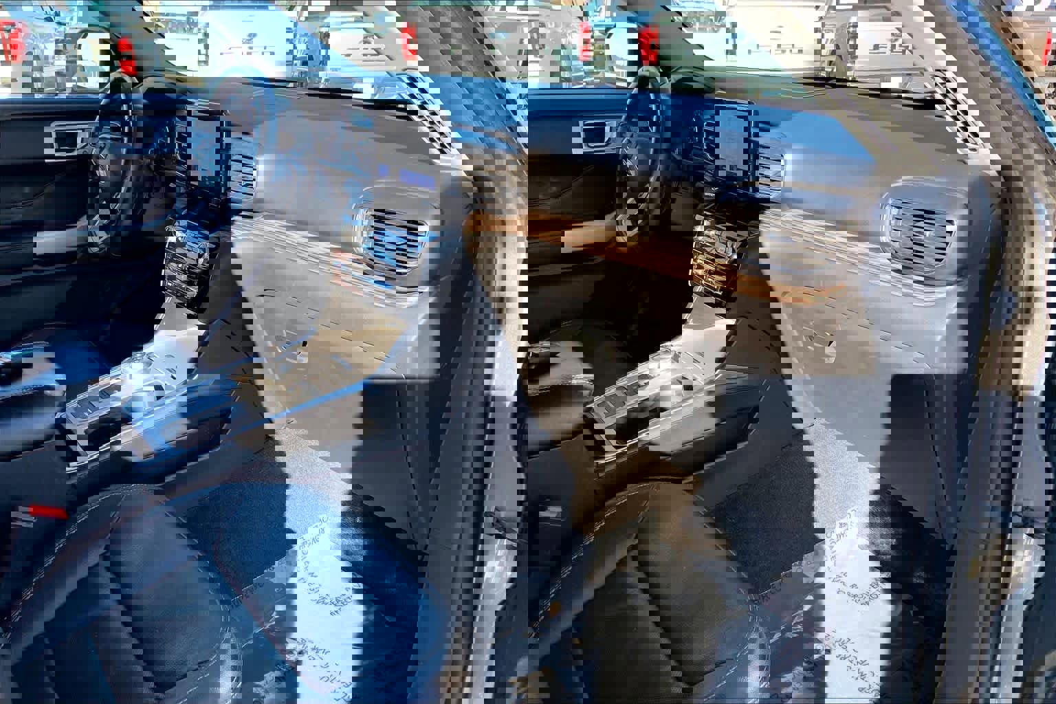 Certified 2021 Ford Explorer Limited w/ Equipment Group 301A image 17