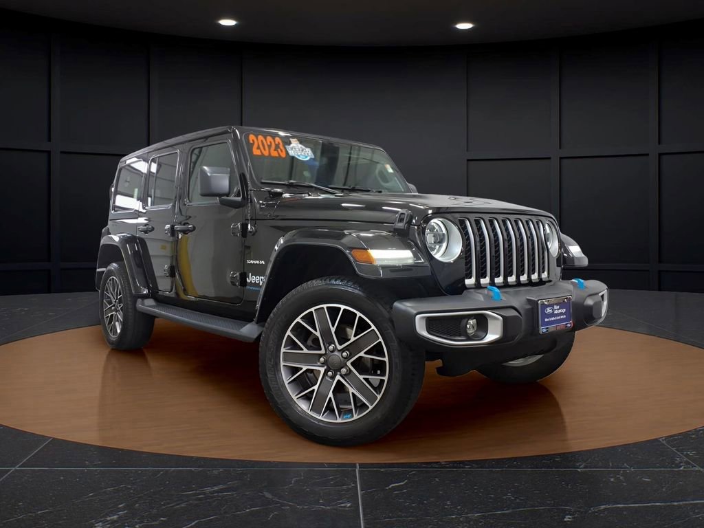 Used 2023 Jeep Wrangler Unlimited Sahara w/ Cold Weather Group AWD/4WD image 3