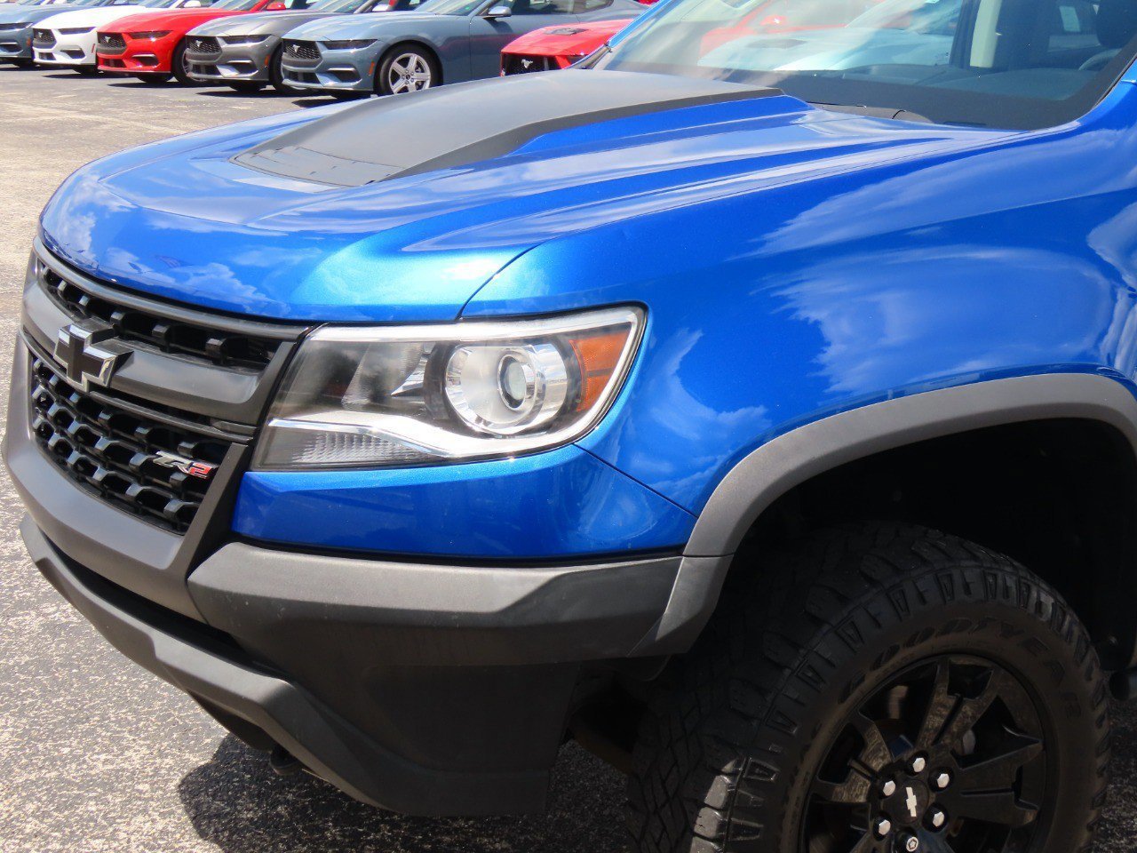 Used 2019 Chevrolet Colorado ZR2 w/ ZR2 Dusk Special Edition image 9