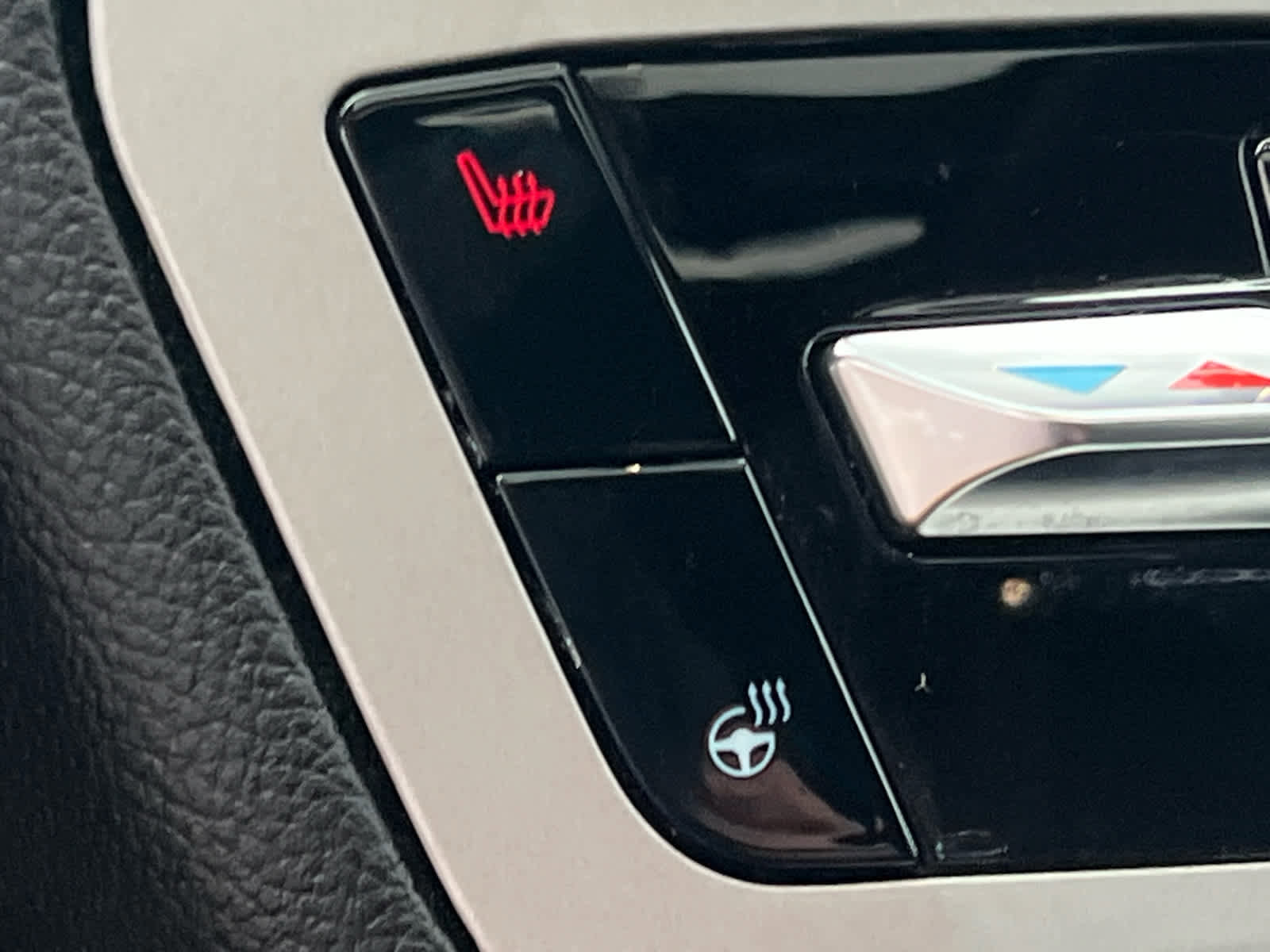 Certified 2023 Ford Explorer XLT w/ Equipment Group 202A image 27