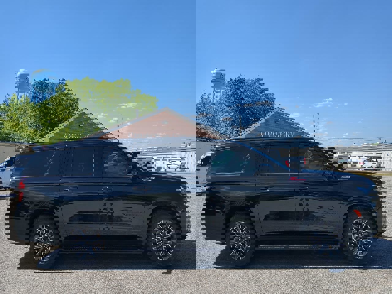 Used 2024 Chevrolet Suburban Z71 w/ Z71 Off-Road Package image 6