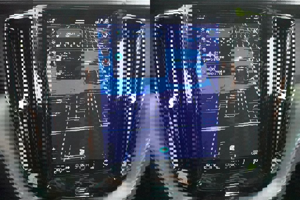 Used 2023 Volvo XC60 B5 Core image 19