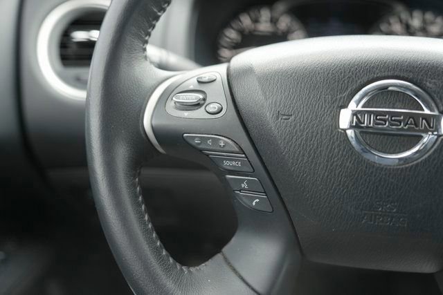 Used 2020 Nissan Pathfinder SV image 21