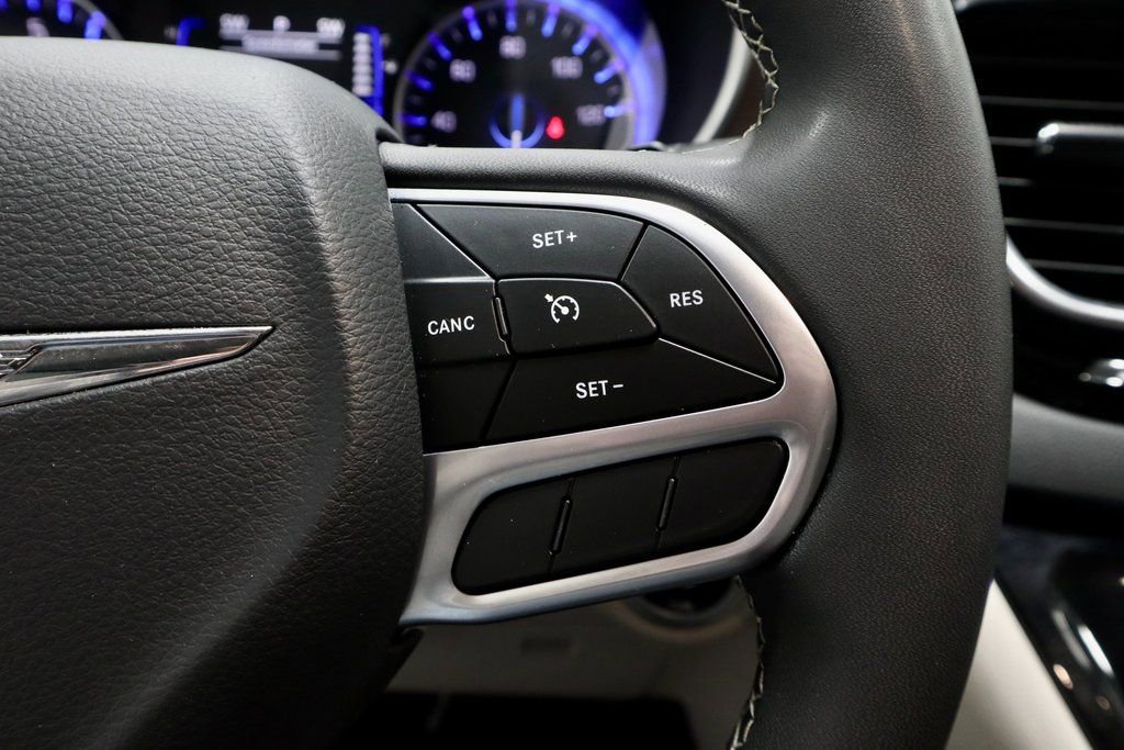 Used 2023 Chrysler Voyager LX image 31