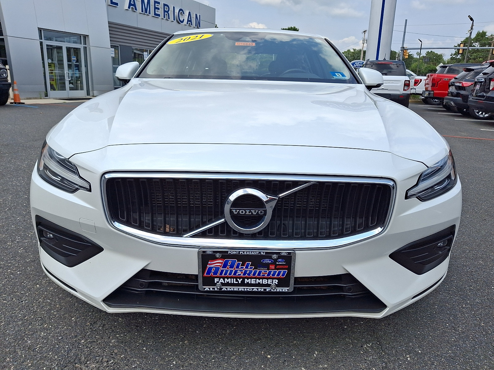 Used 2021 Volvo S60 T6 Momentum AWD/4WD image 3