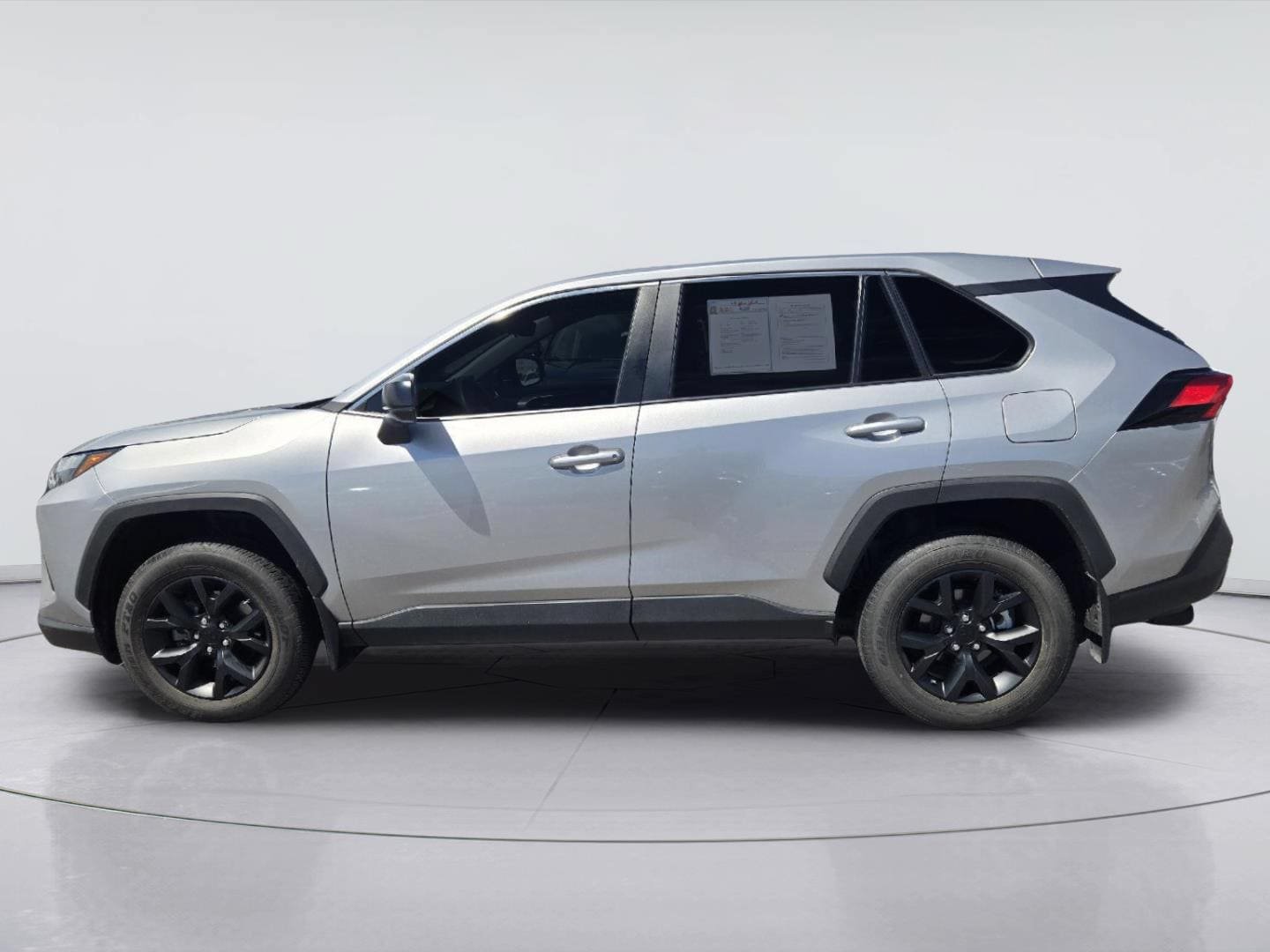 Used 2024 Toyota RAV4 LE FWD image 5